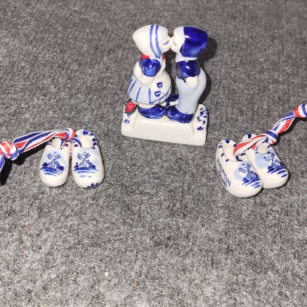 Delft Blue Kissing Couple and shoes Holland